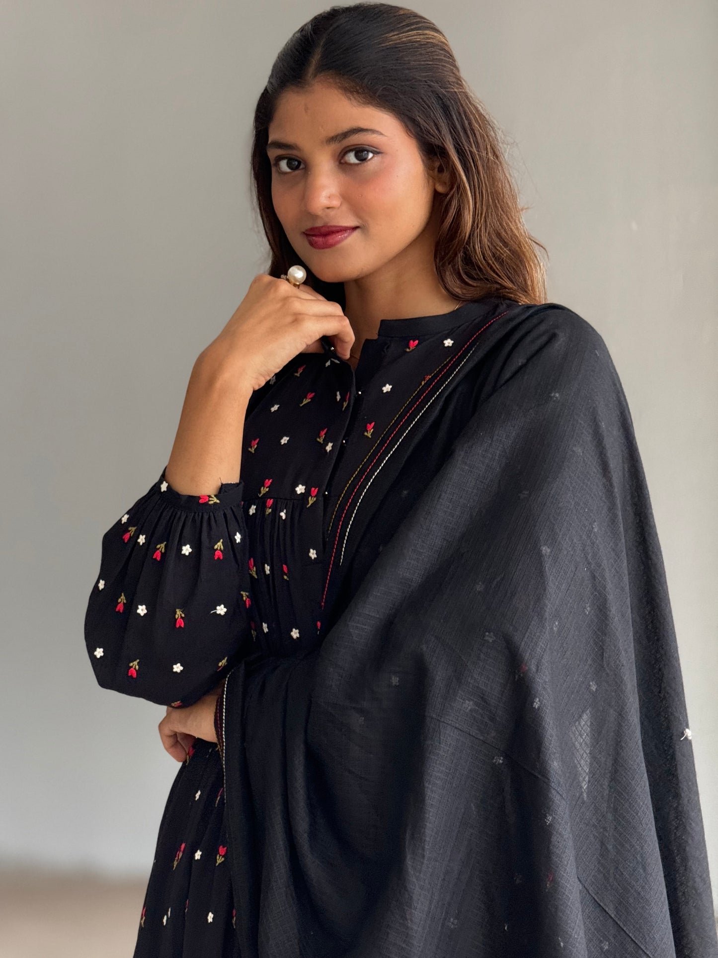 ZU25X218- BLACK EMBRO