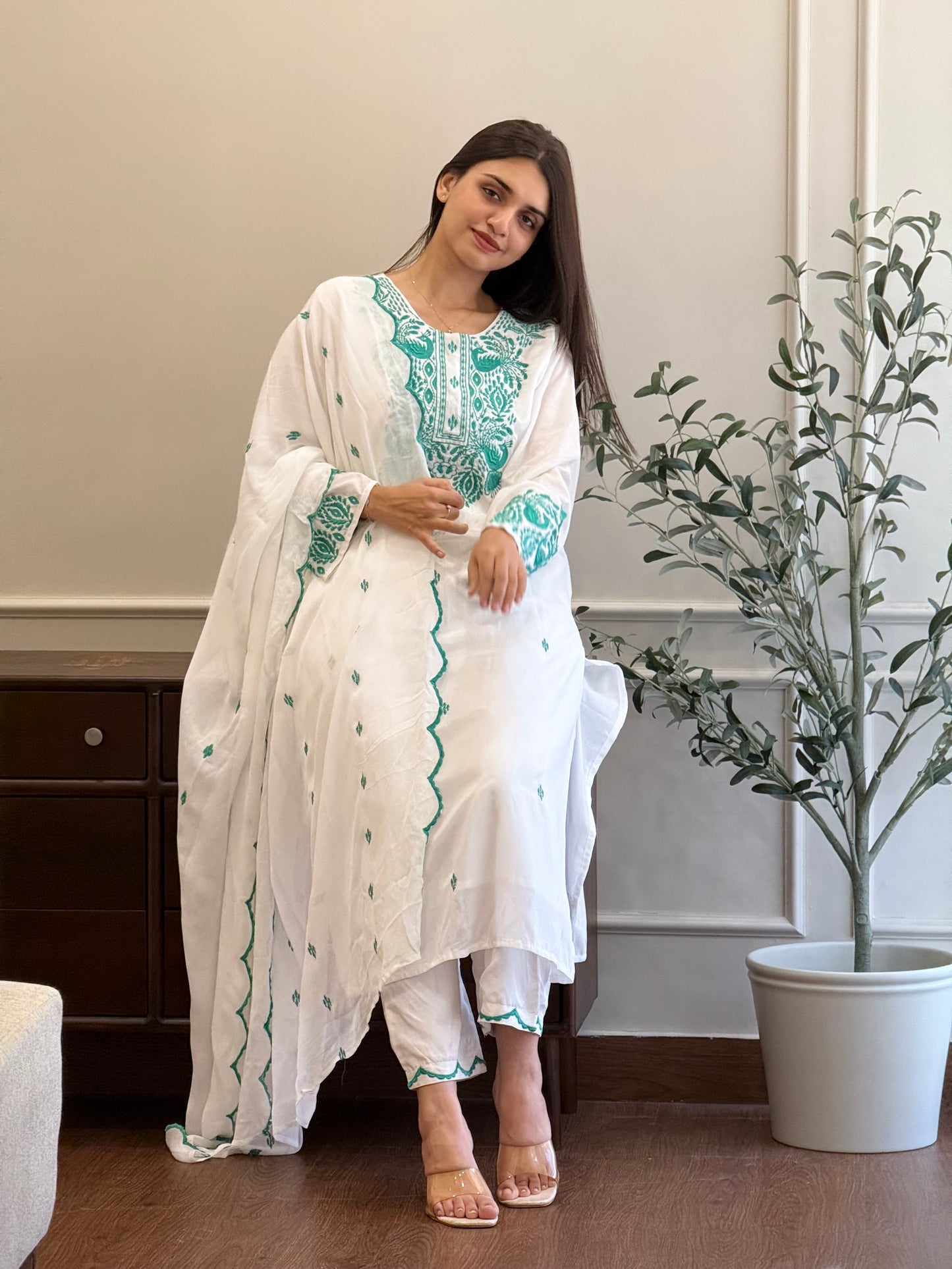 ZU25X009-WHITE EMB