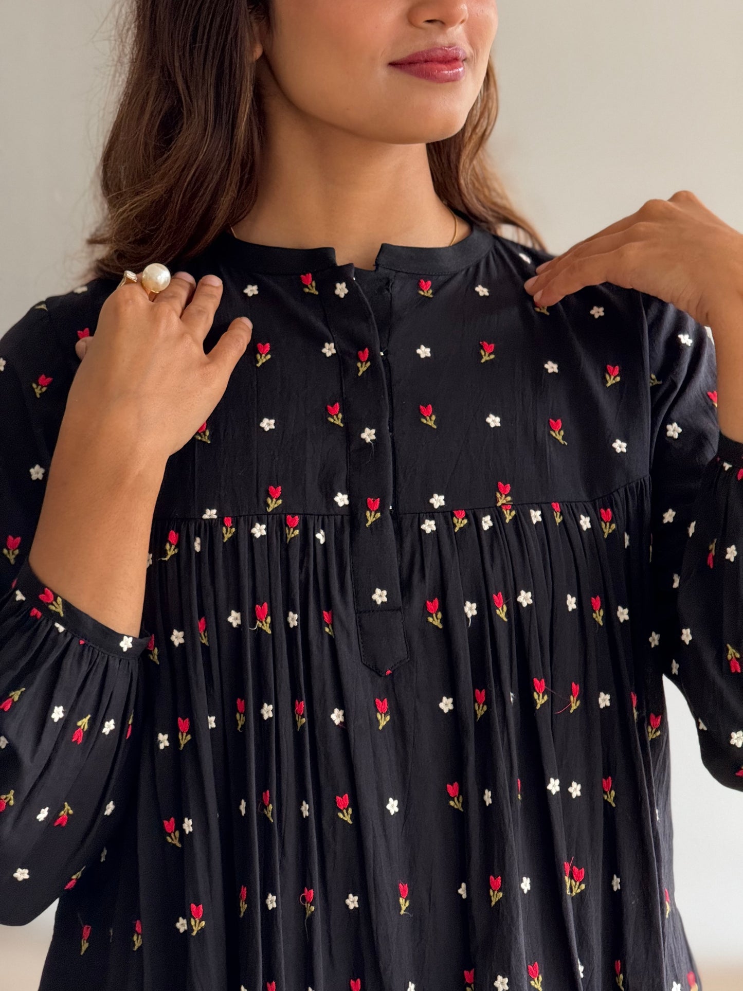 ZU25X218- BLACK EMBRO