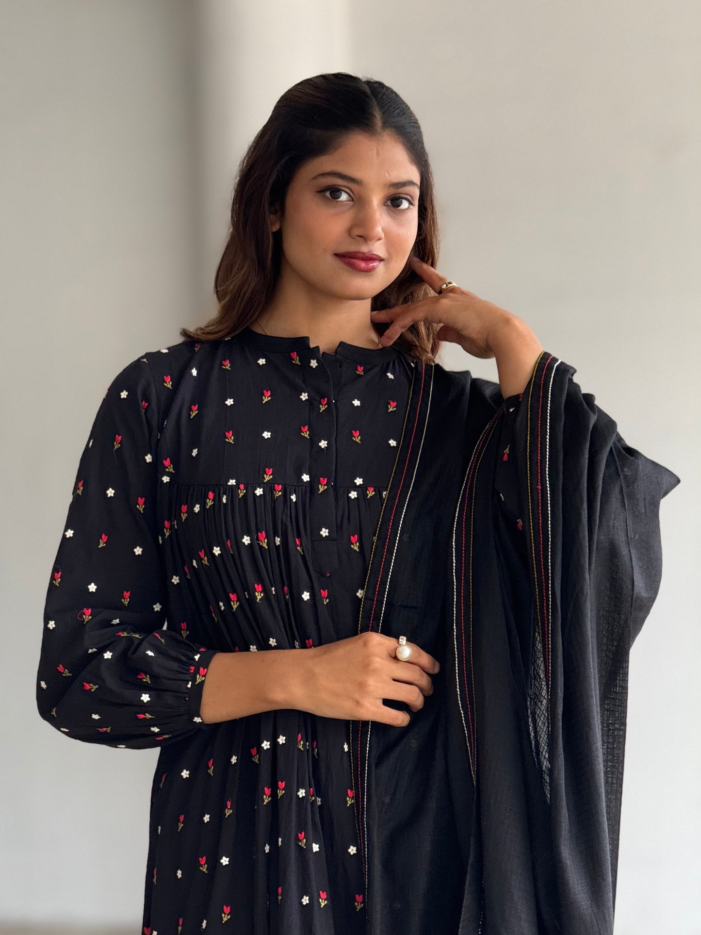 ZU25X218- BLACK EMBRO