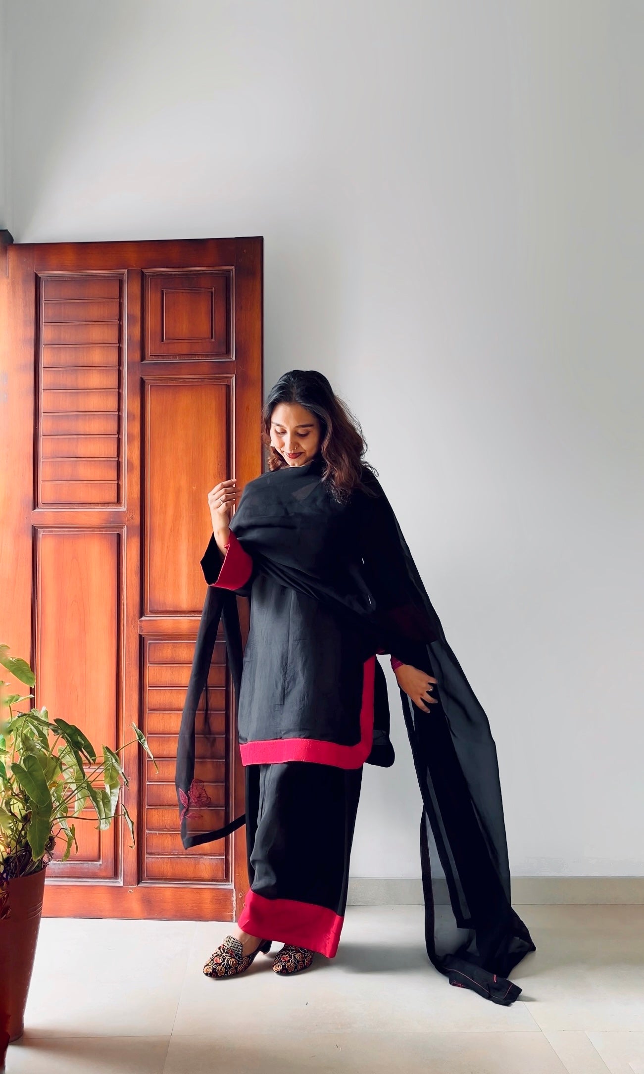 ZU25X193- FARSHI BLACK