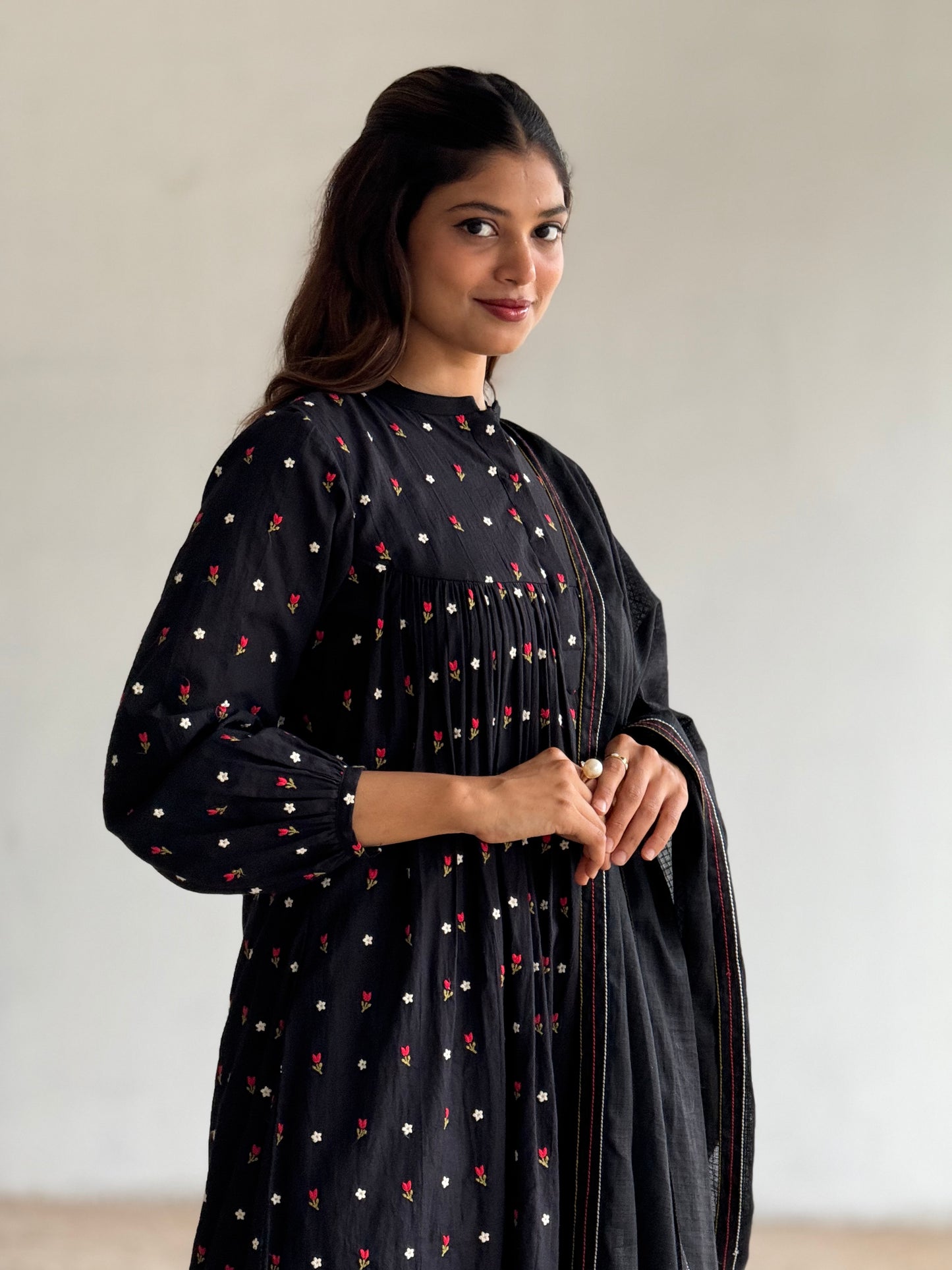 ZU25X218- BLACK EMBRO