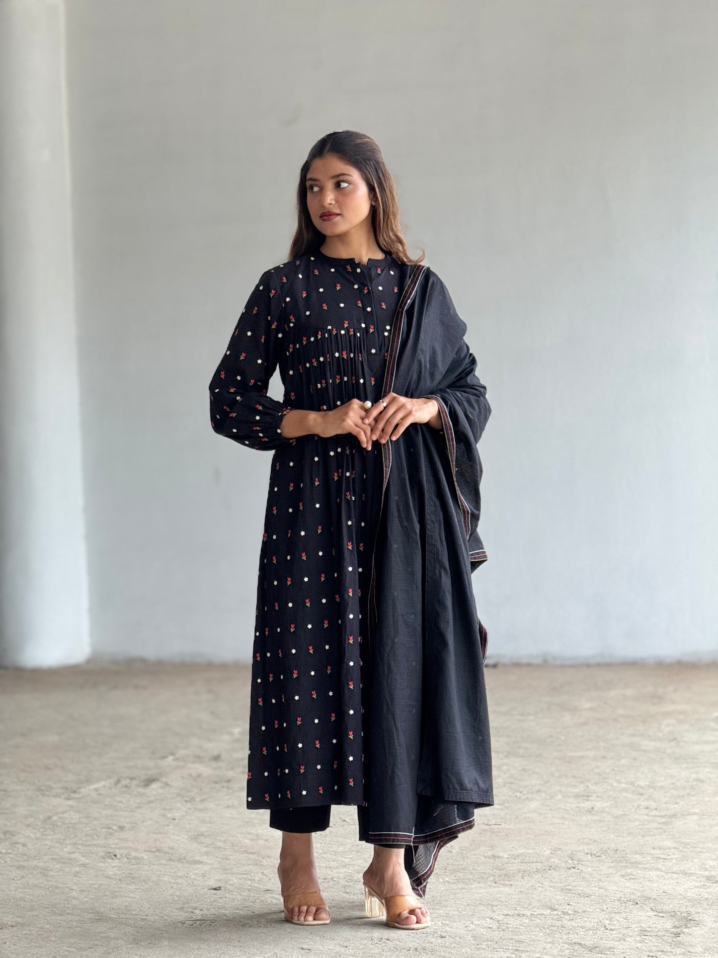 ZU25X218- BLACK EMBRO