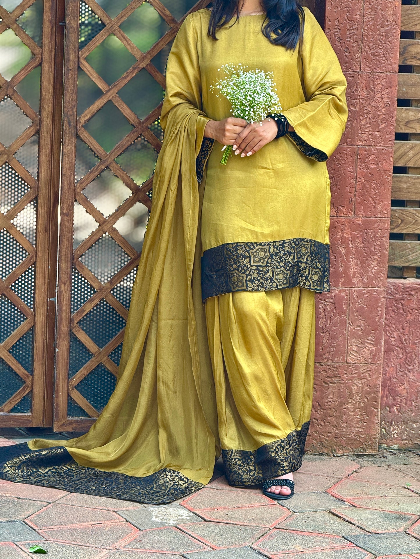 ZU25X194- FARSHI BROCADE