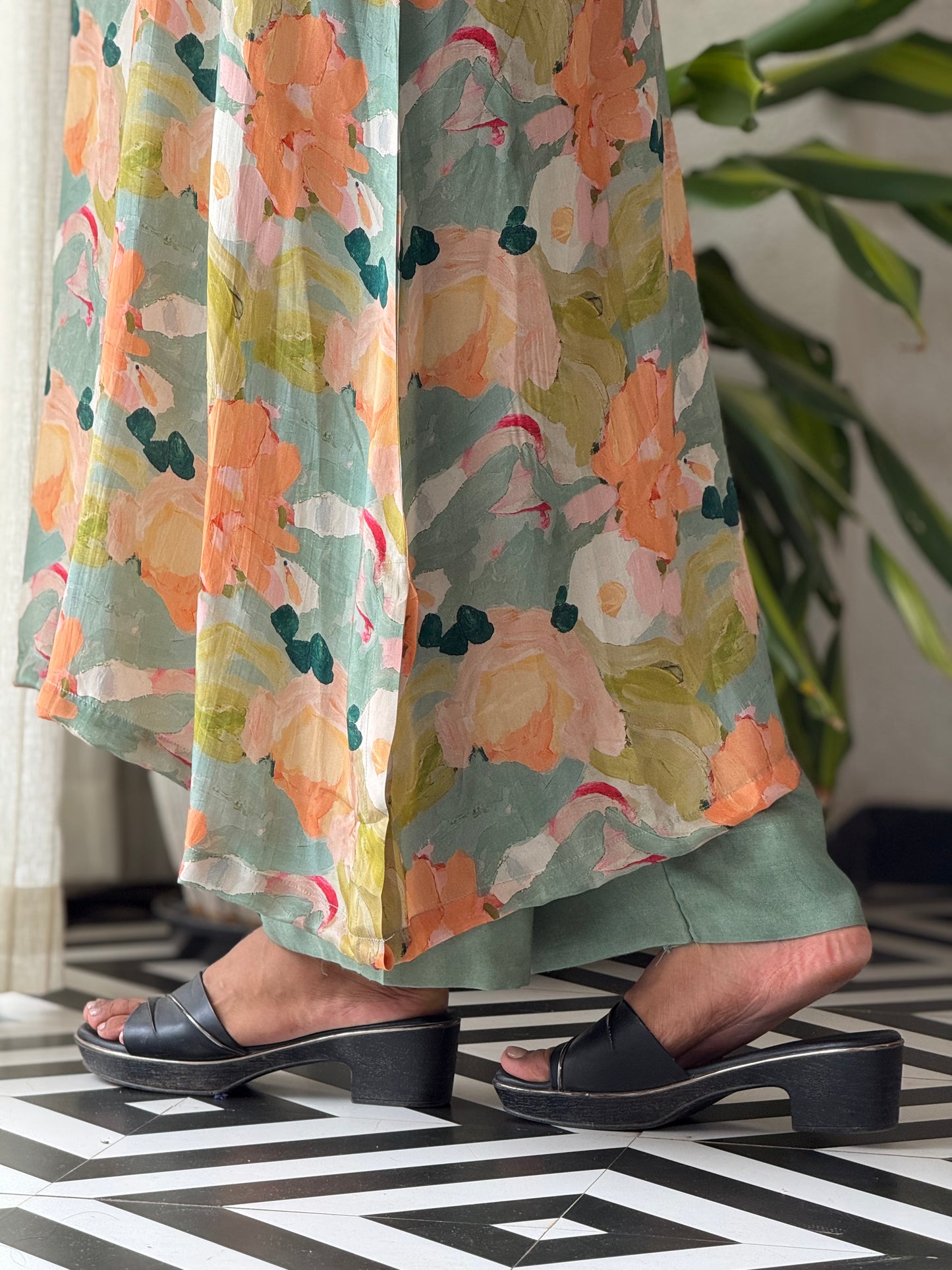 ZU25X352-CRAPE SILK PRINTED