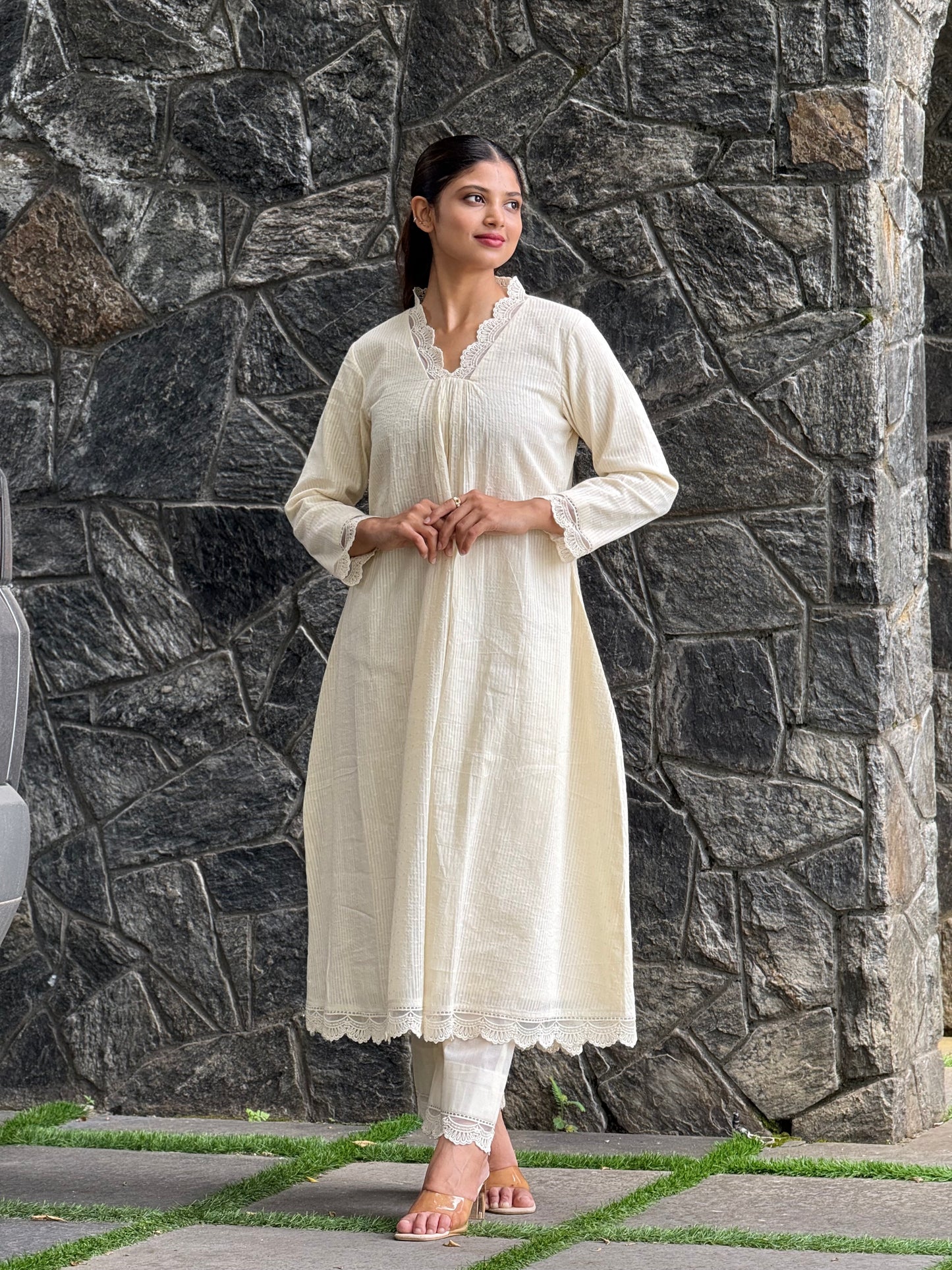 ZU25X247- HAKOBA LACED