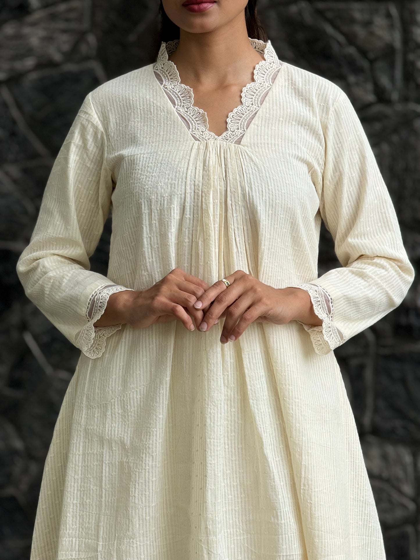 ZU25X247- HAKOBA LACED