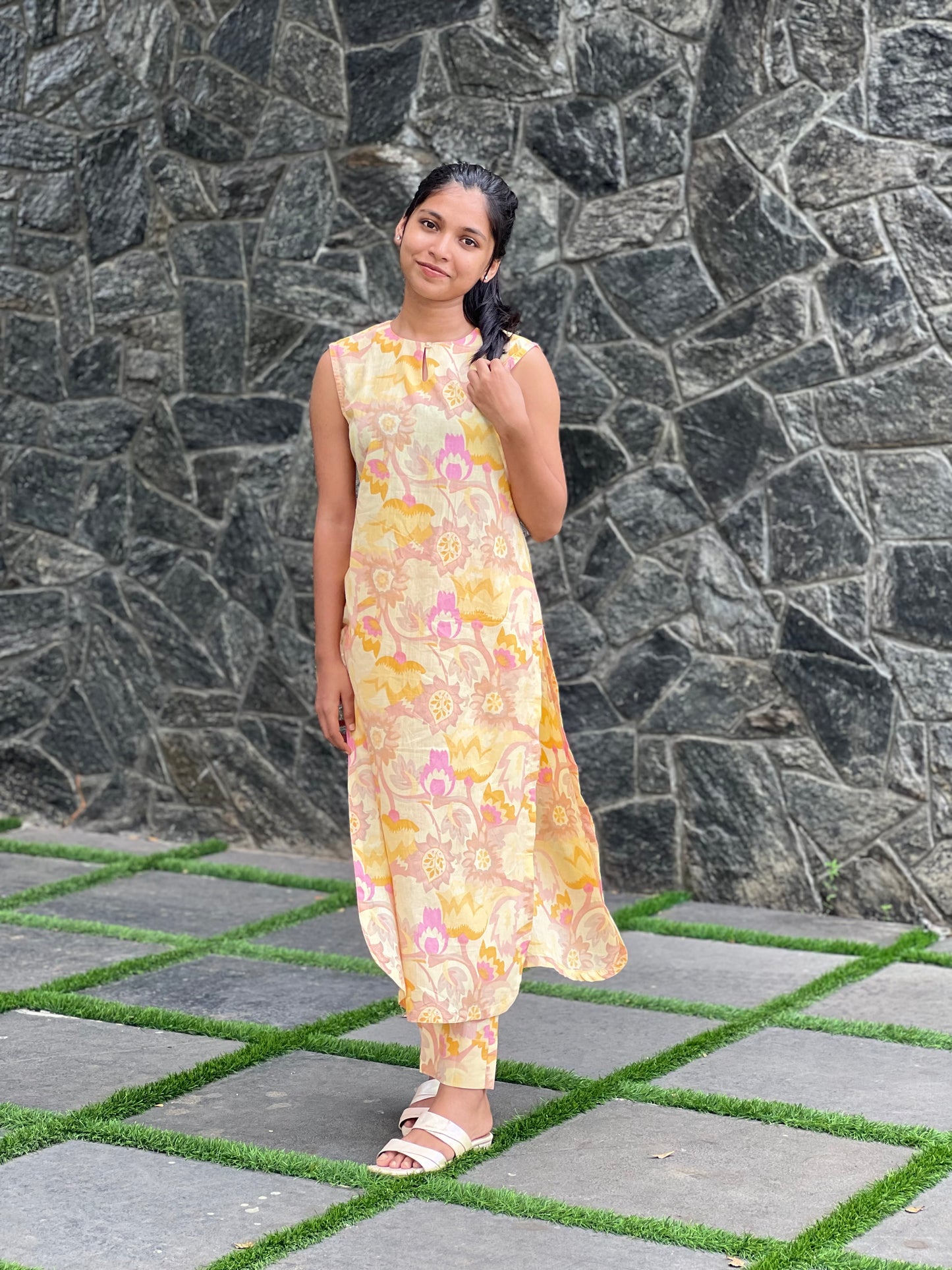 ZU25X153-YELLOW SLEEVELESS