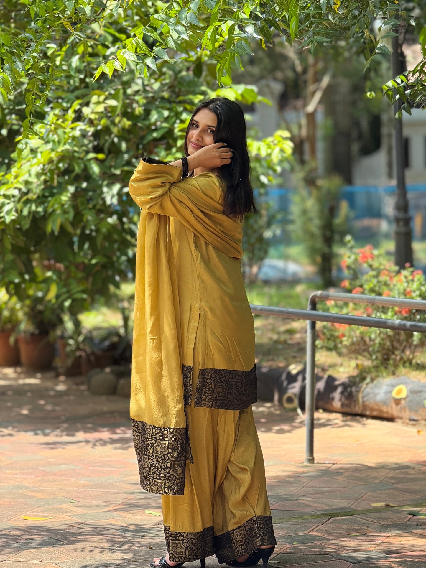 ZU25X194- FARSHI BROCADE