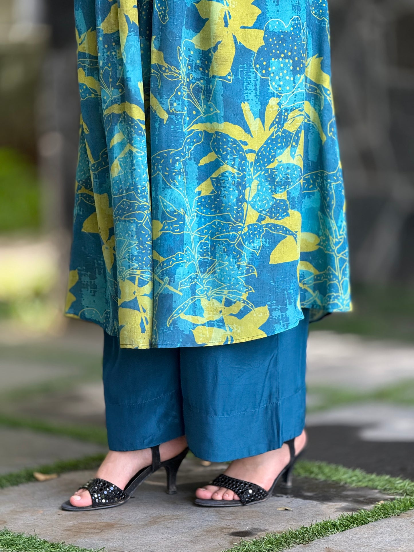 ZU25X406-Crape silk kaftan
