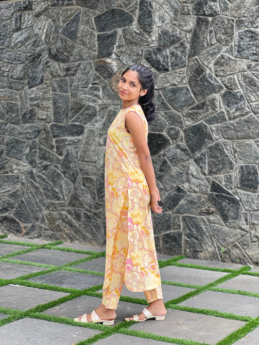 ZU25X153-YELLOW SLEEVELESS