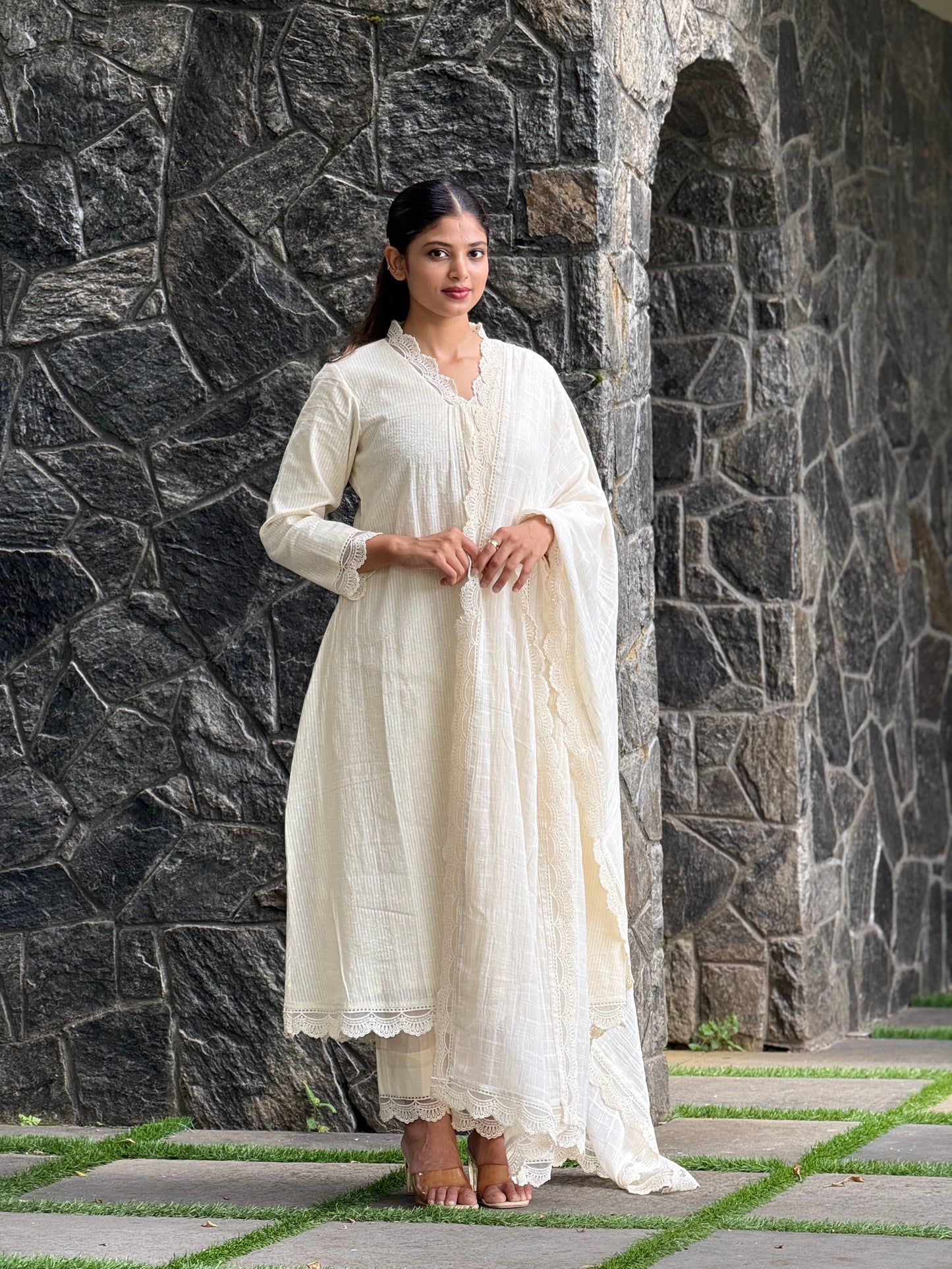 ZU25X247- HAKOBA LACED