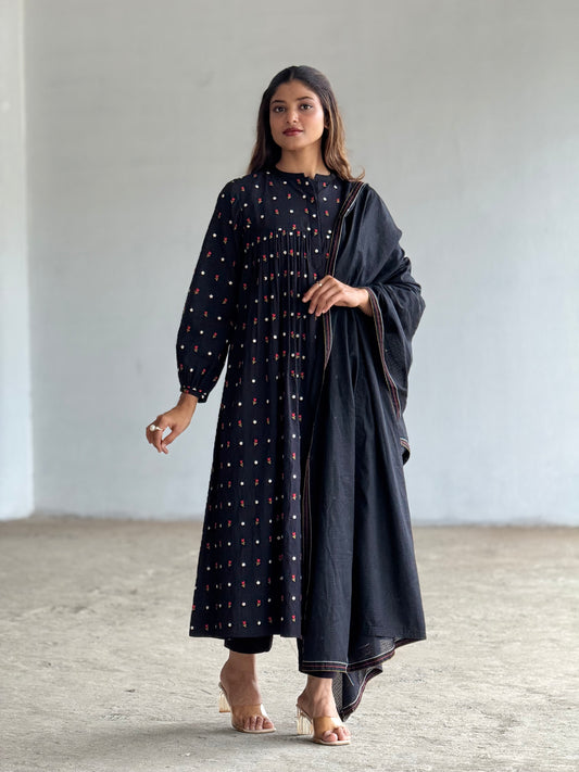 ZU25X218- BLACK EMBRO