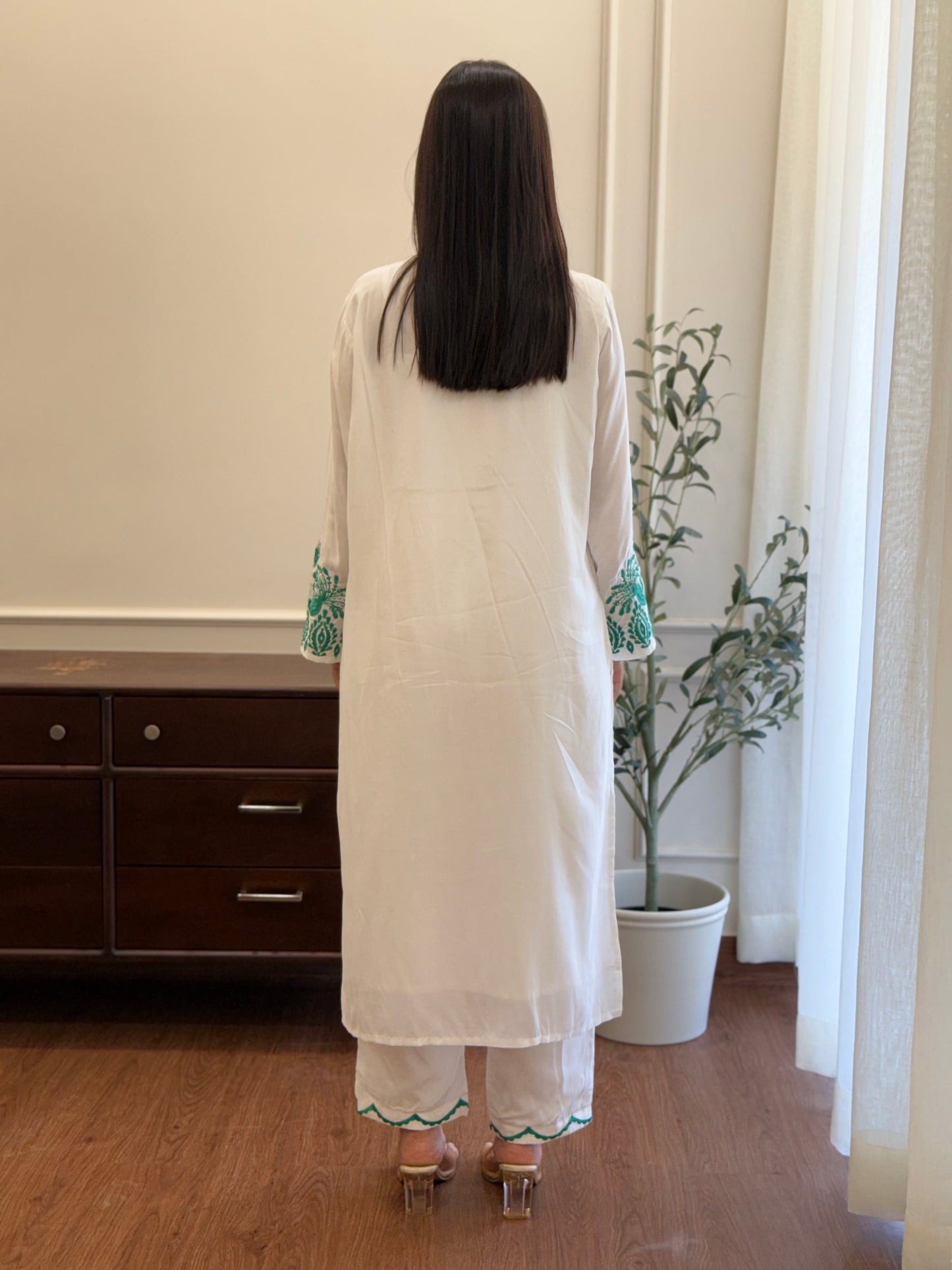 ZU25X009-WHITE EMB