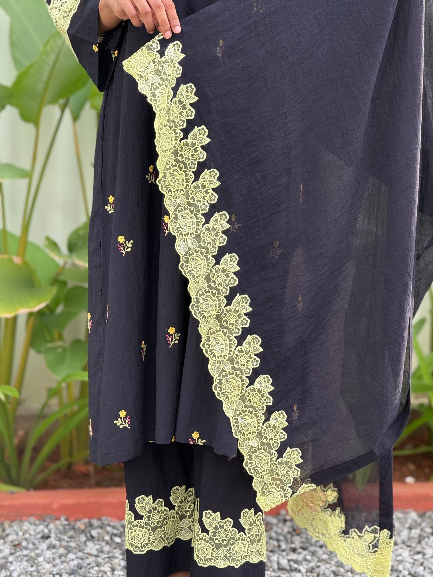 ZU25X357- BLACK EMB COTTON