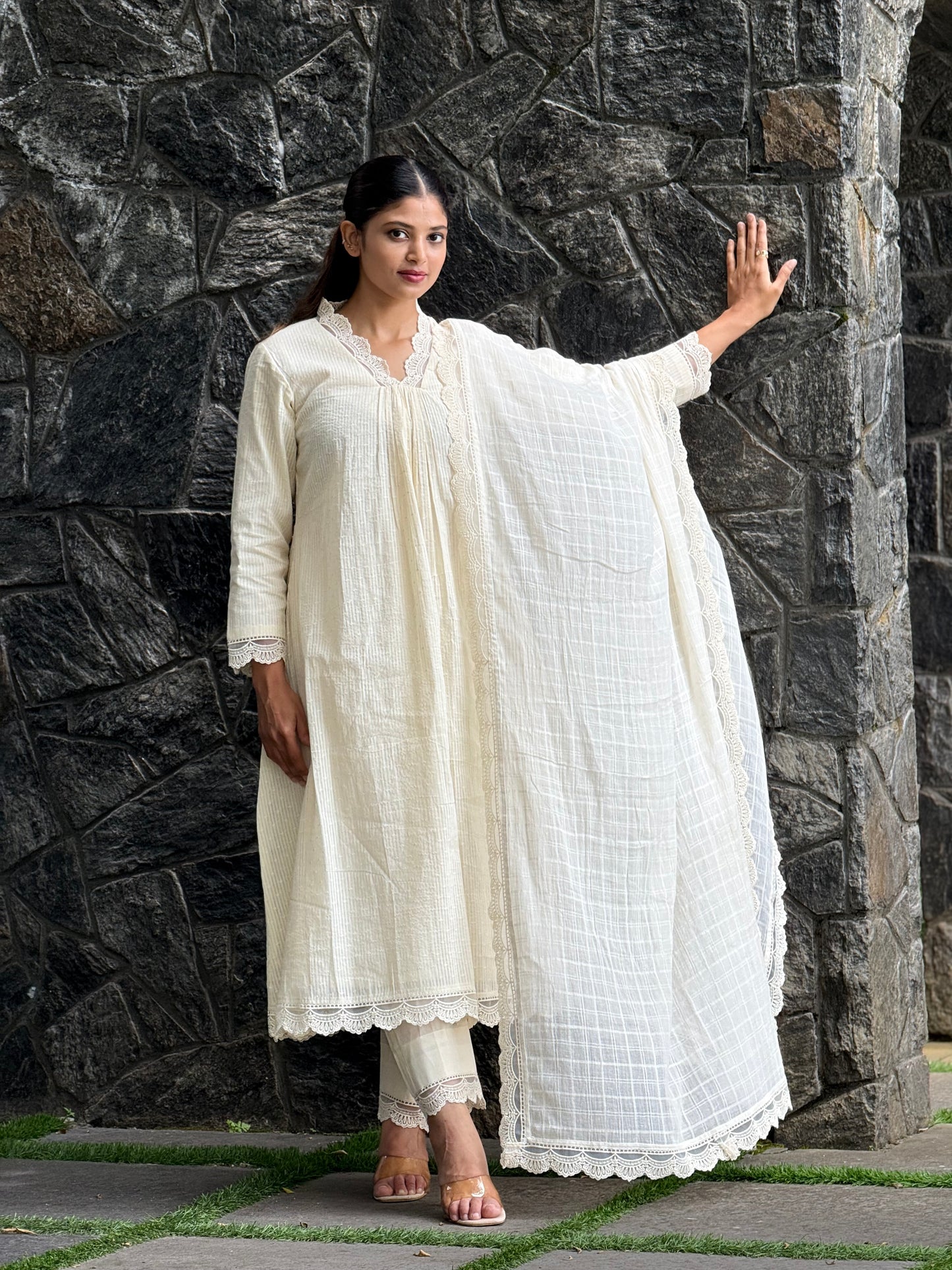 ZU25X247- HAKOBA LACED