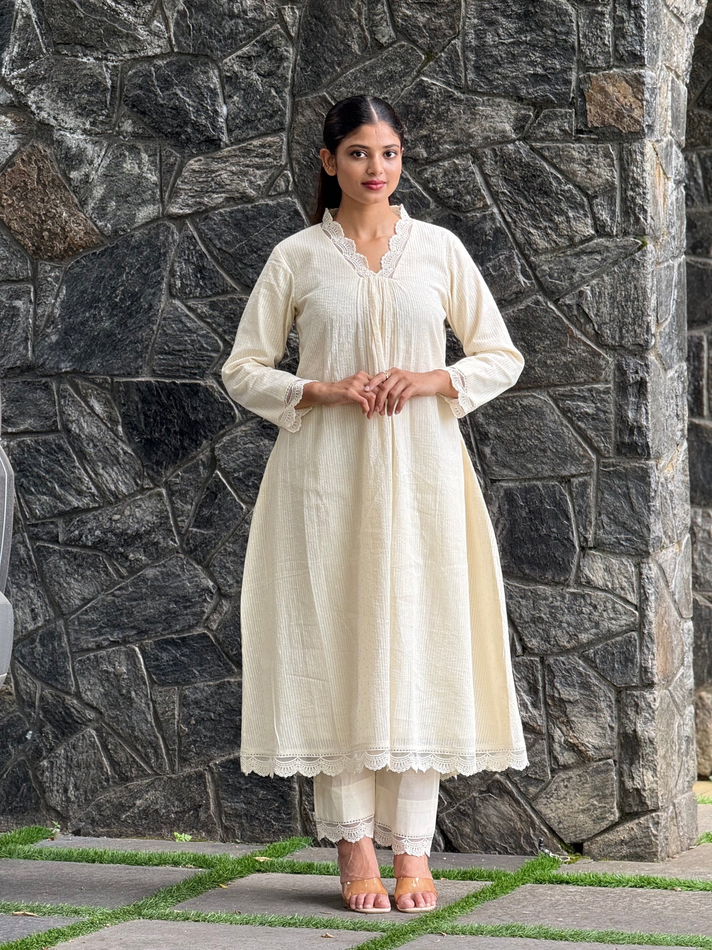 ZU25X247- HAKOBA LACED