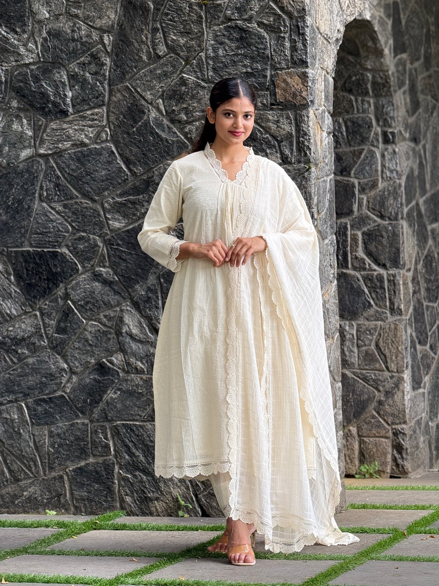 ZU25X247- HAKOBA LACED