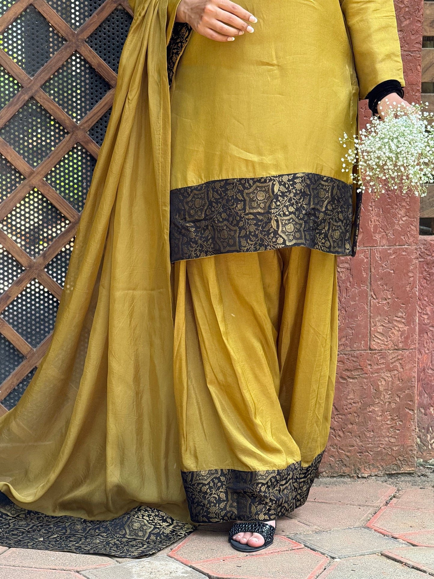 ZU25X194- FARSHI BROCADE
