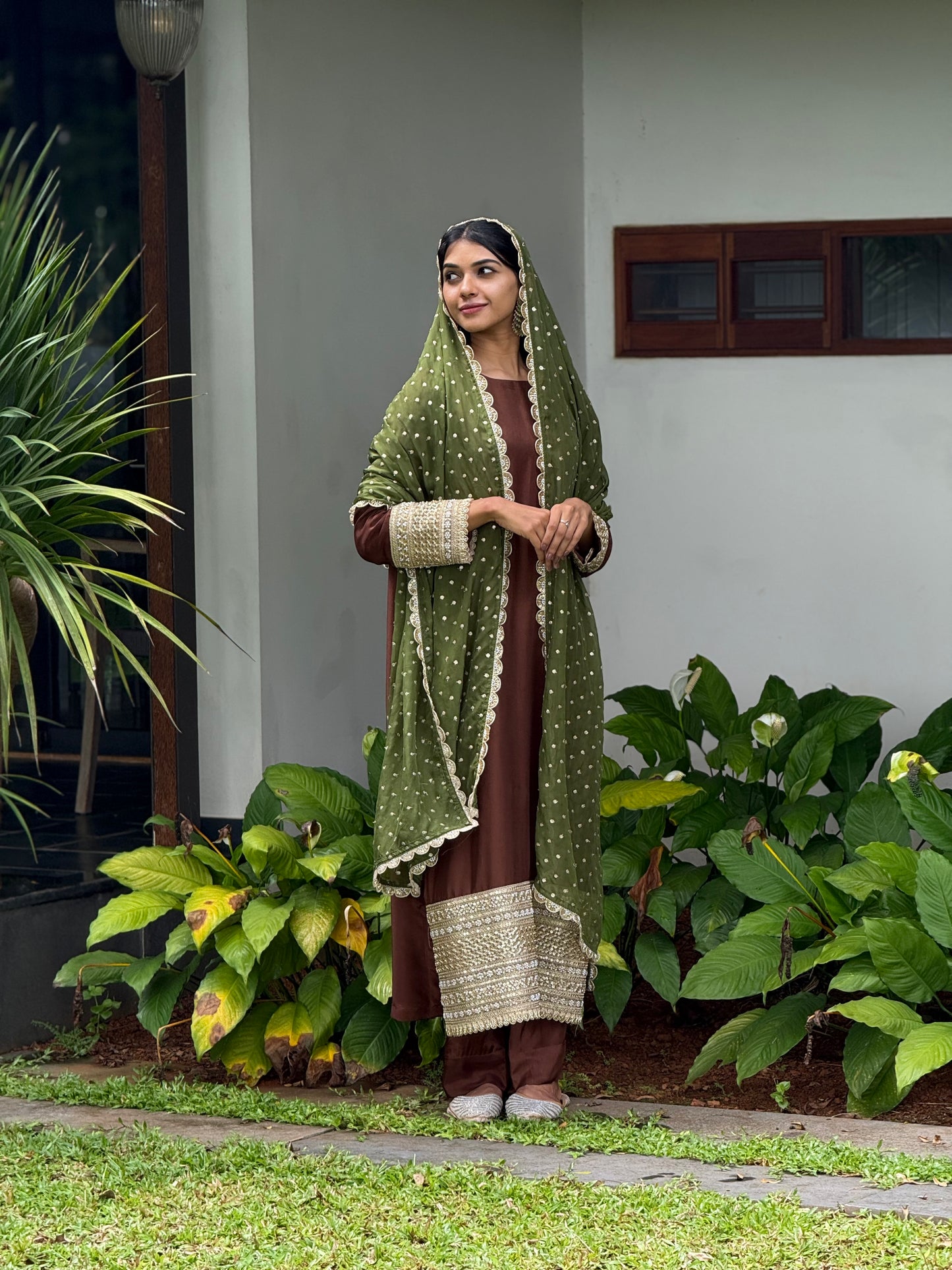 ZU25X374-BROWN LACED