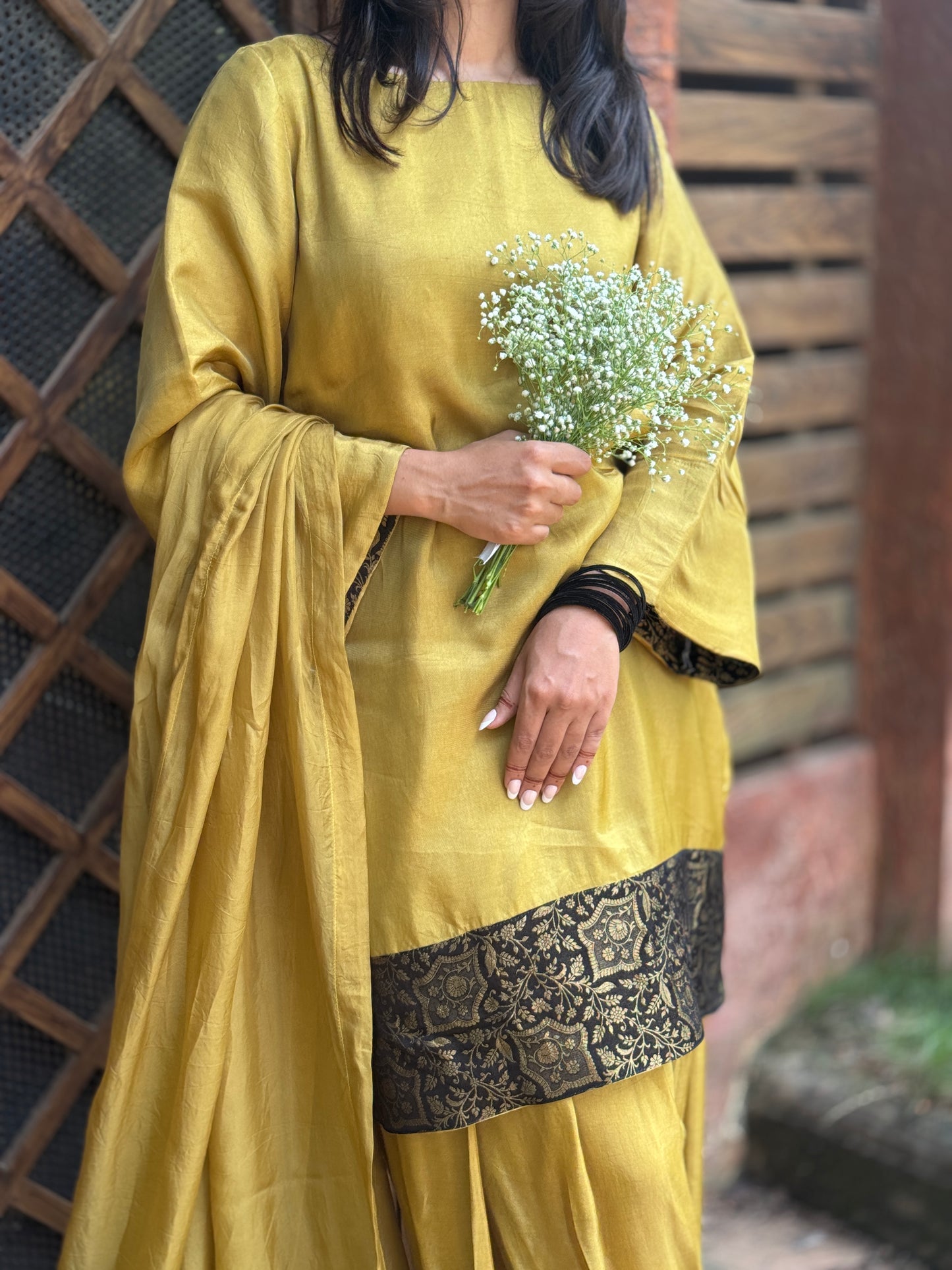 ZU25X194- FARSHI BROCADE