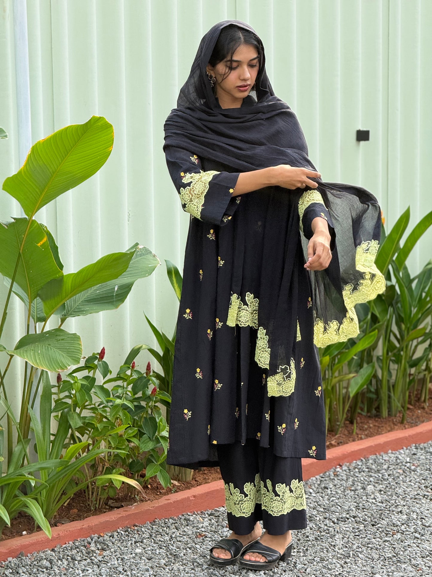 ZU25X357- BLACK EMB COTTON