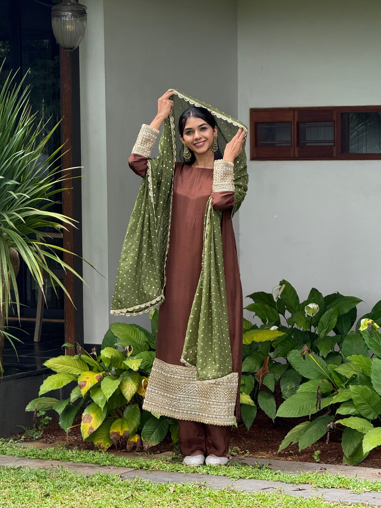 ZU25X374-BROWN LACED