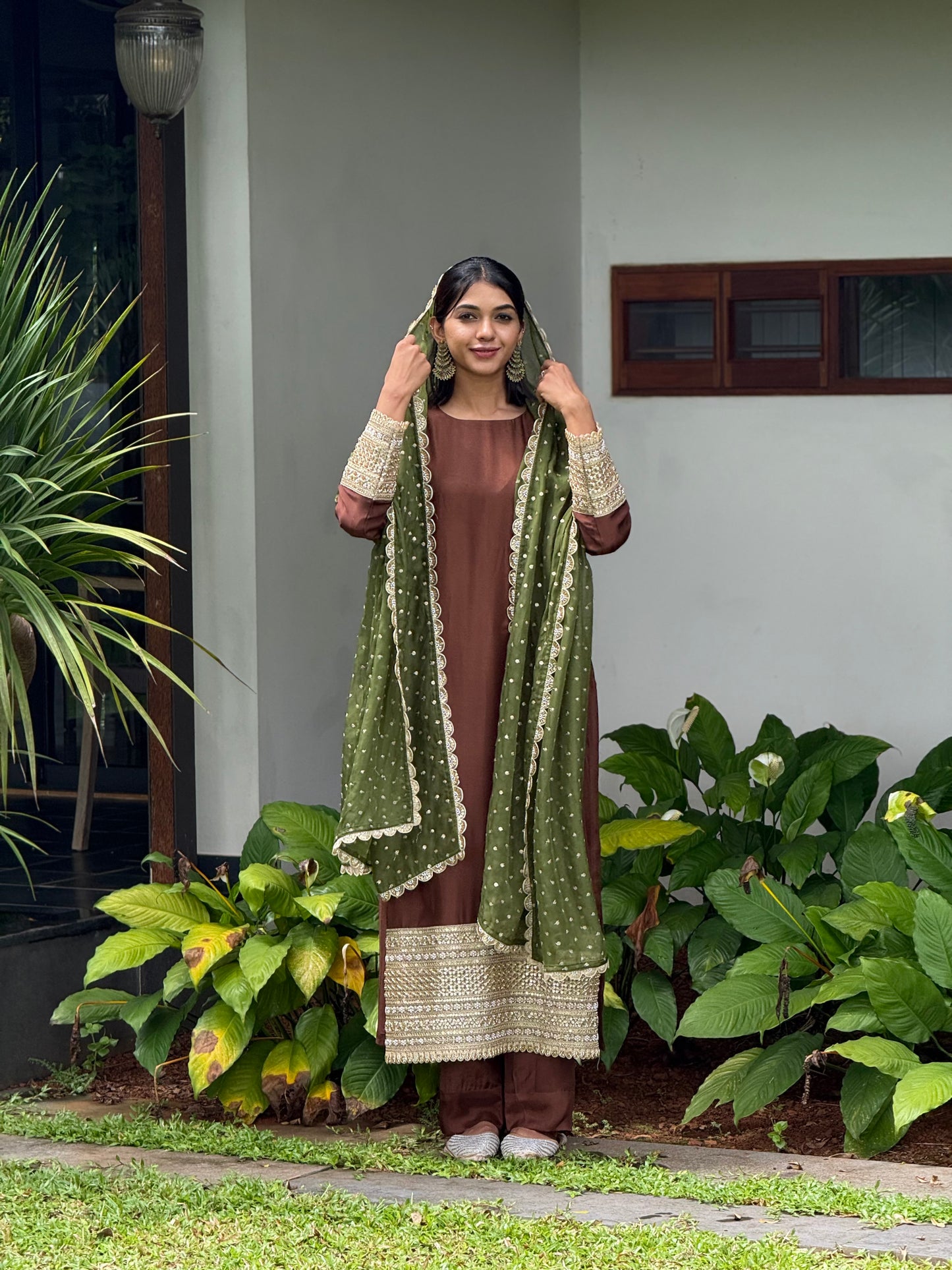 ZU25X374-BROWN LACED
