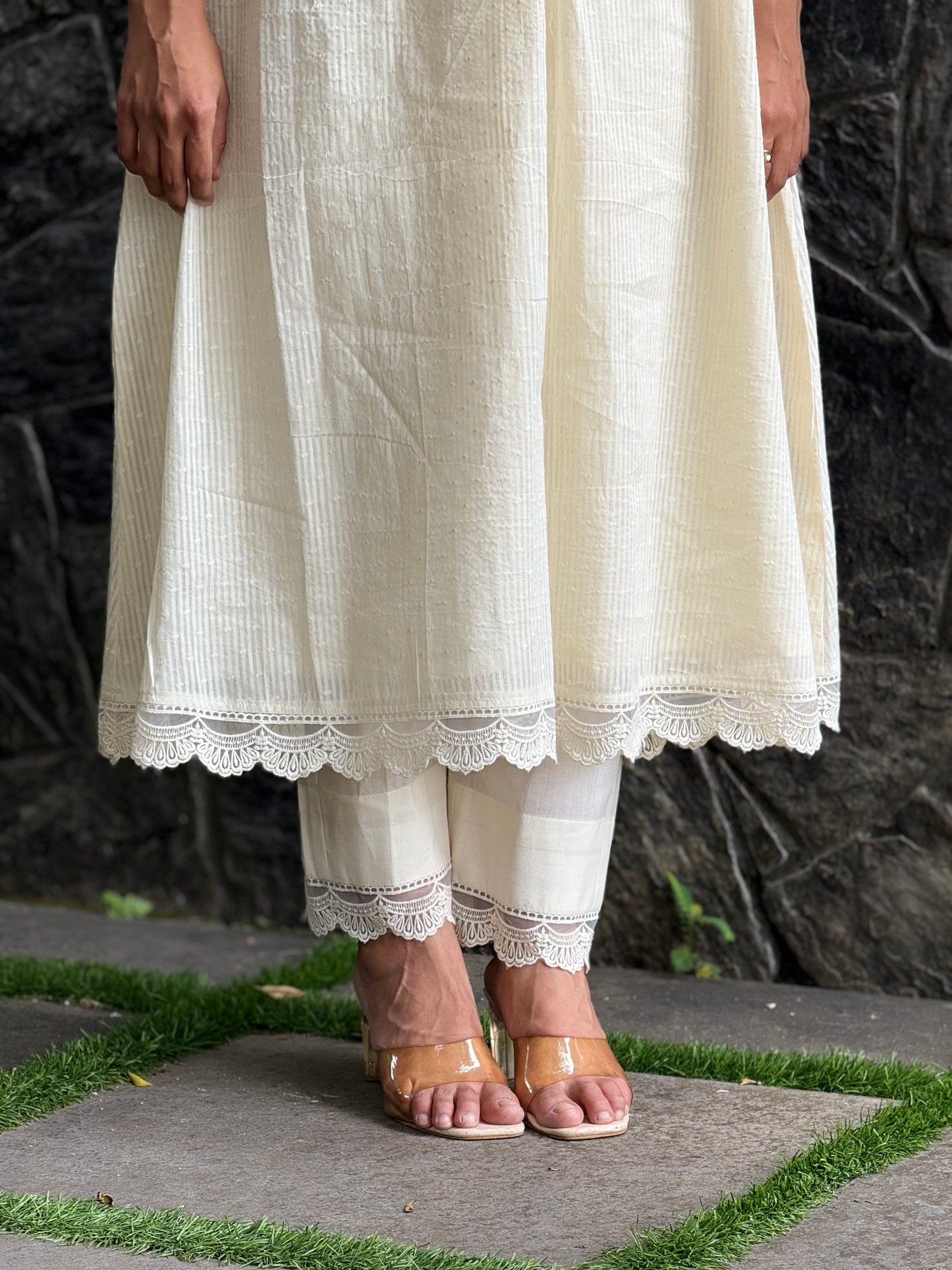 ZU25X247- HAKOBA LACED