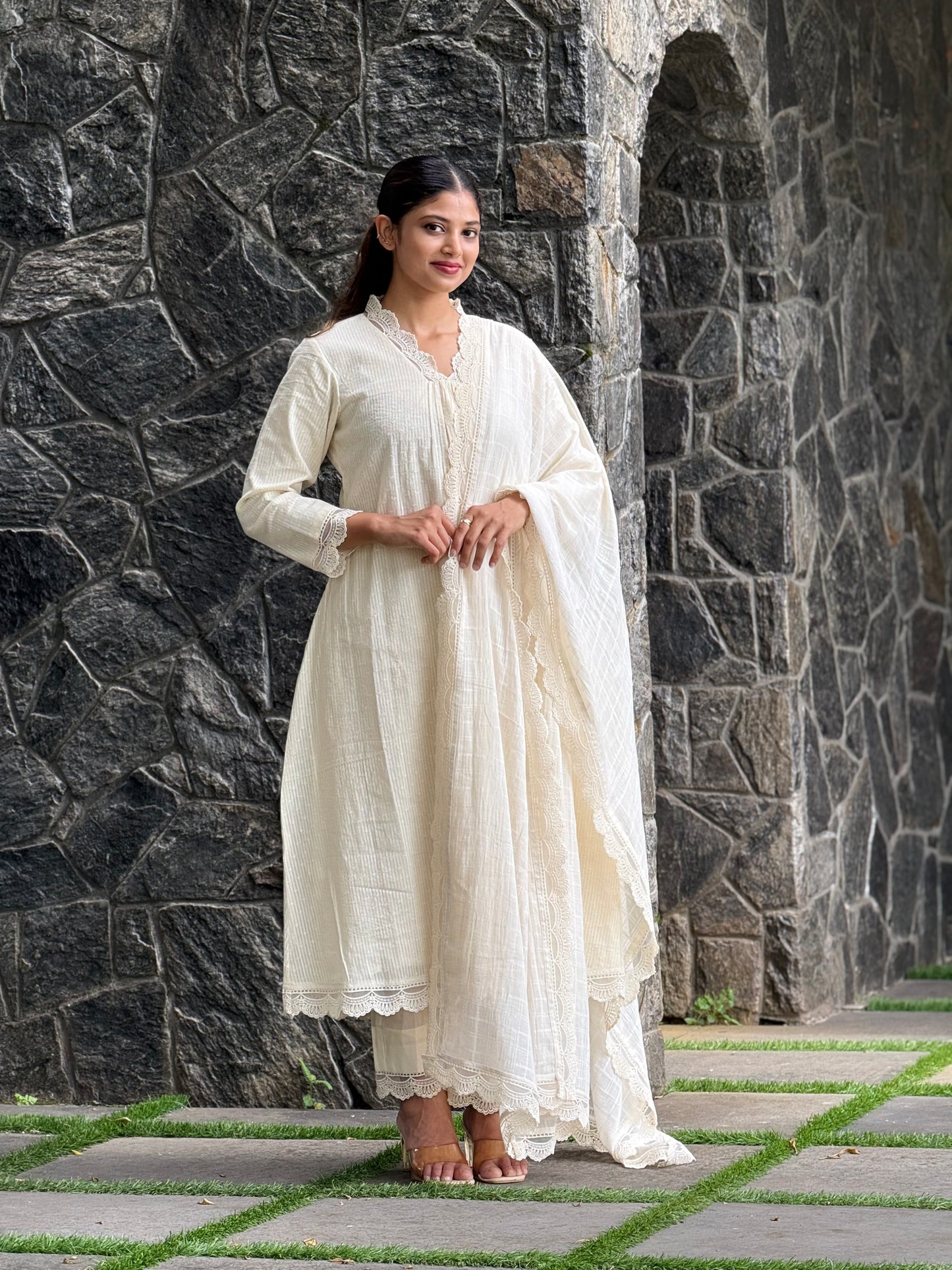 ZU25X247- HAKOBA LACED