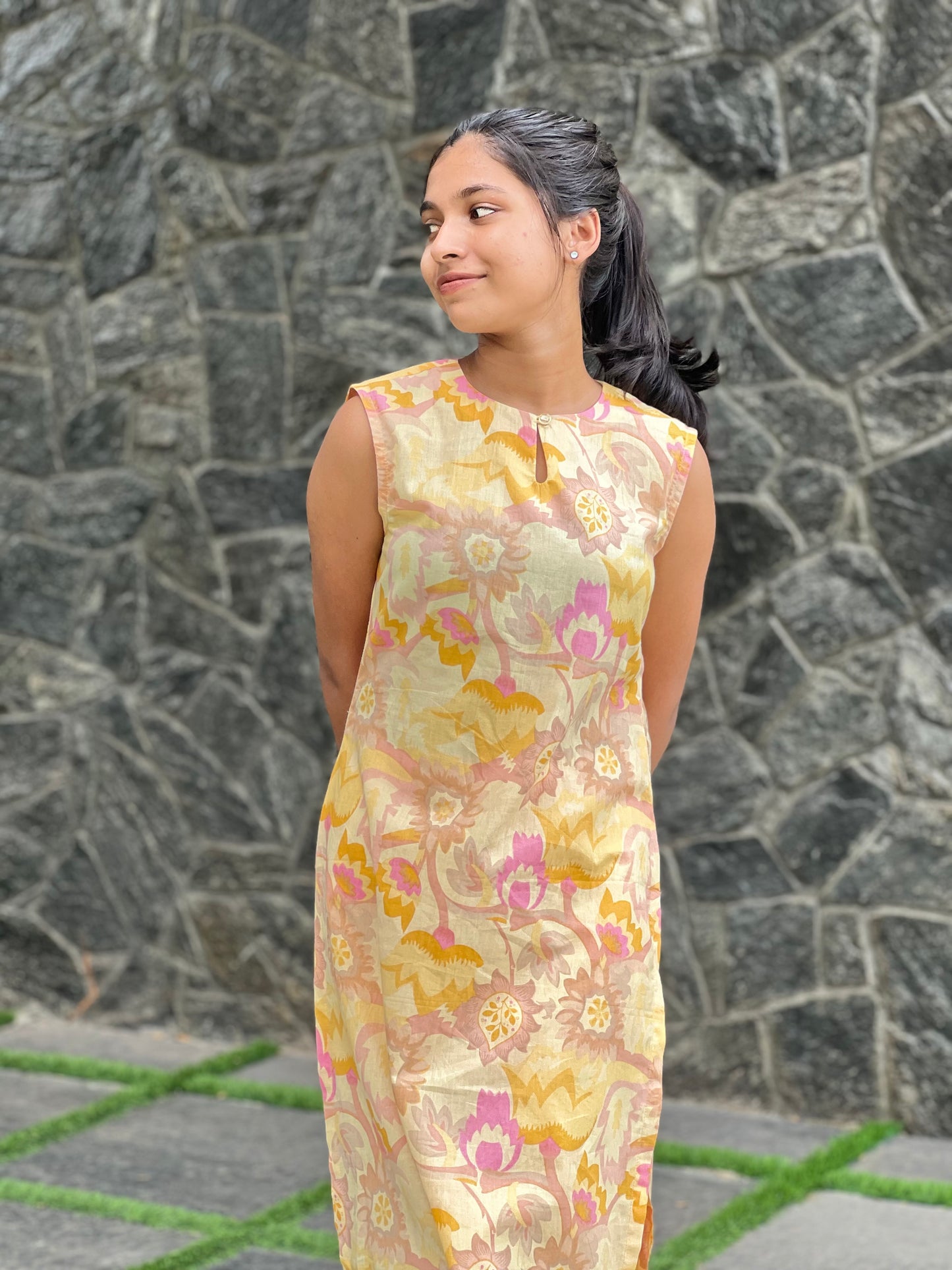 ZU25X153-YELLOW SLEEVELESS