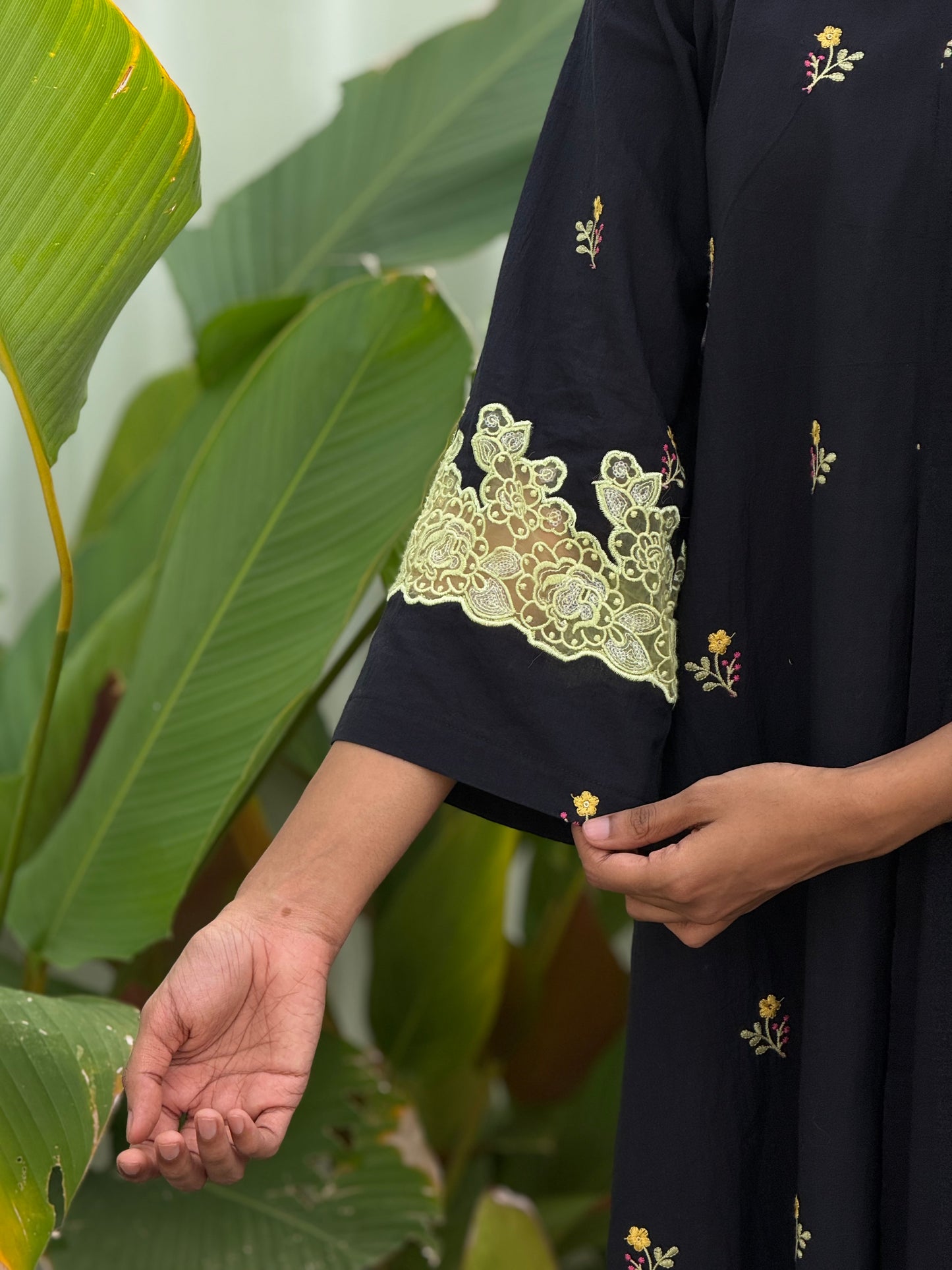 ZU25X357- BLACK EMB COTTON