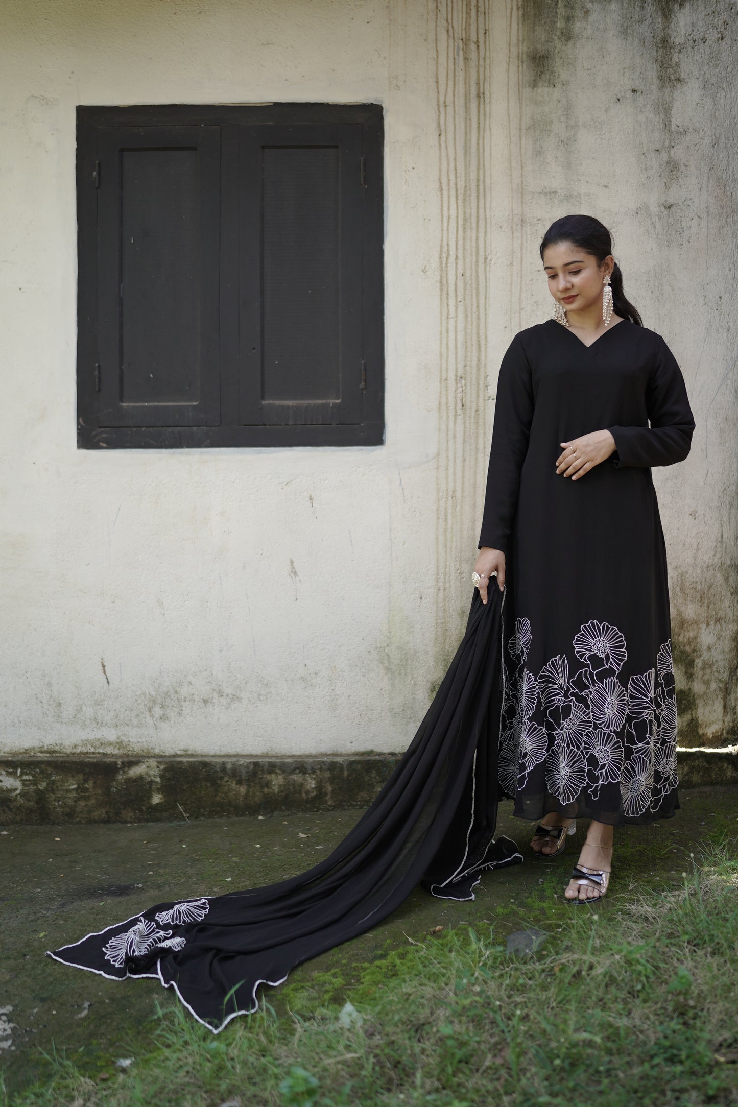 ZU25X086-BLACK EMBROIDERED