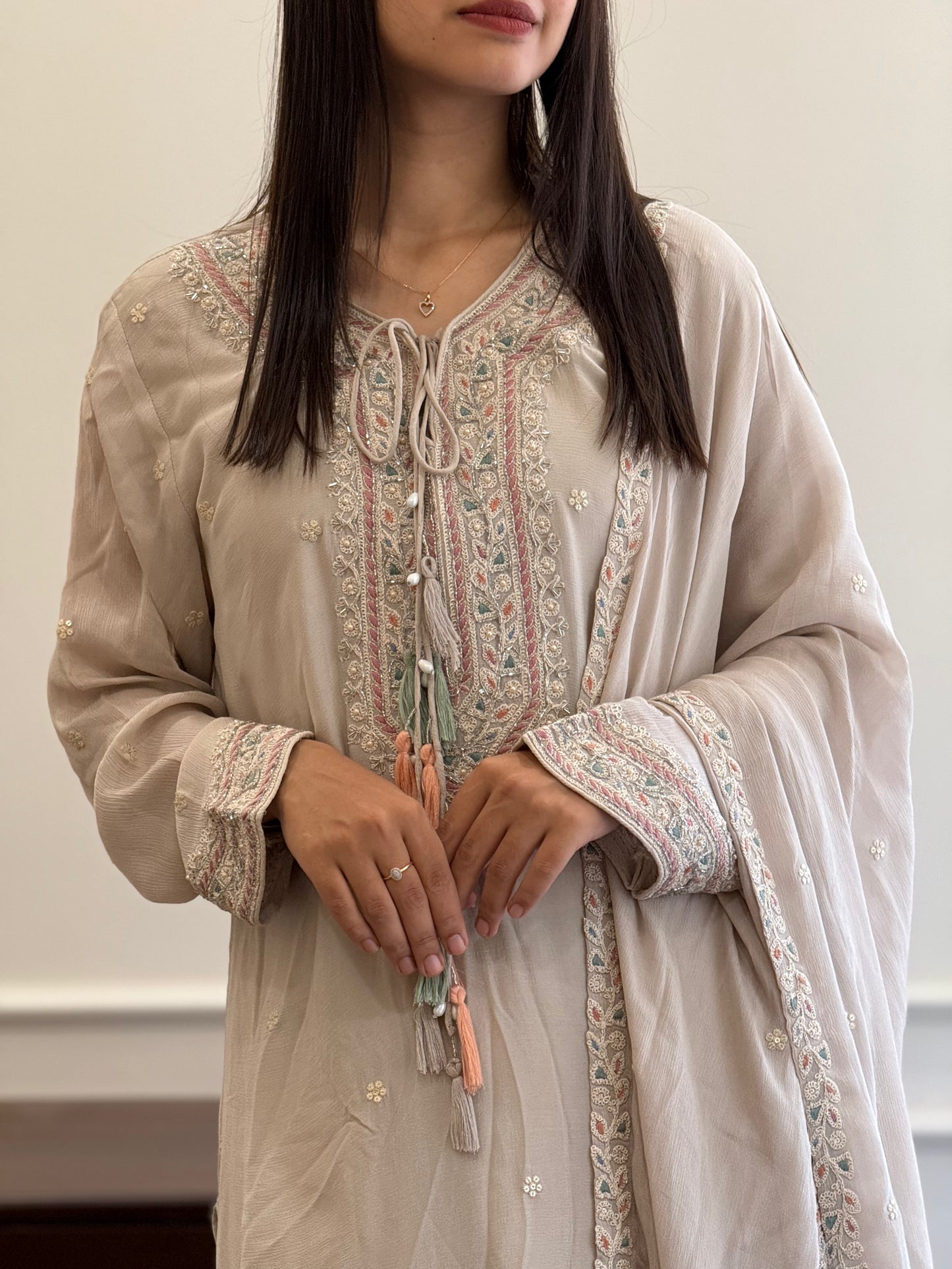 ZU25X009-GREY SHARARA
