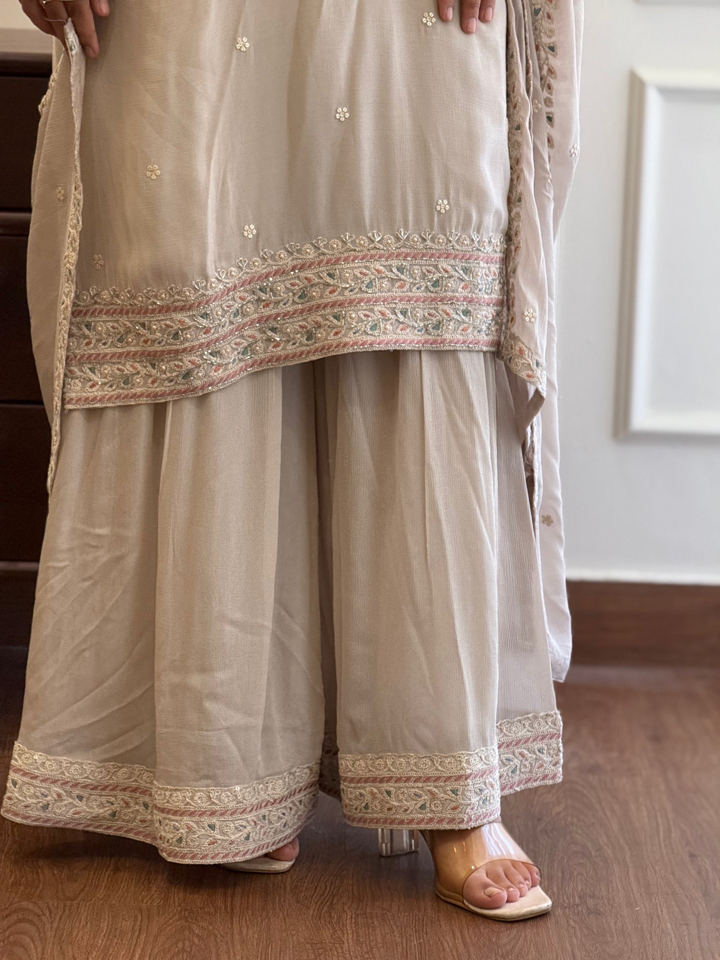 ZU25X009-GREY SHARARA