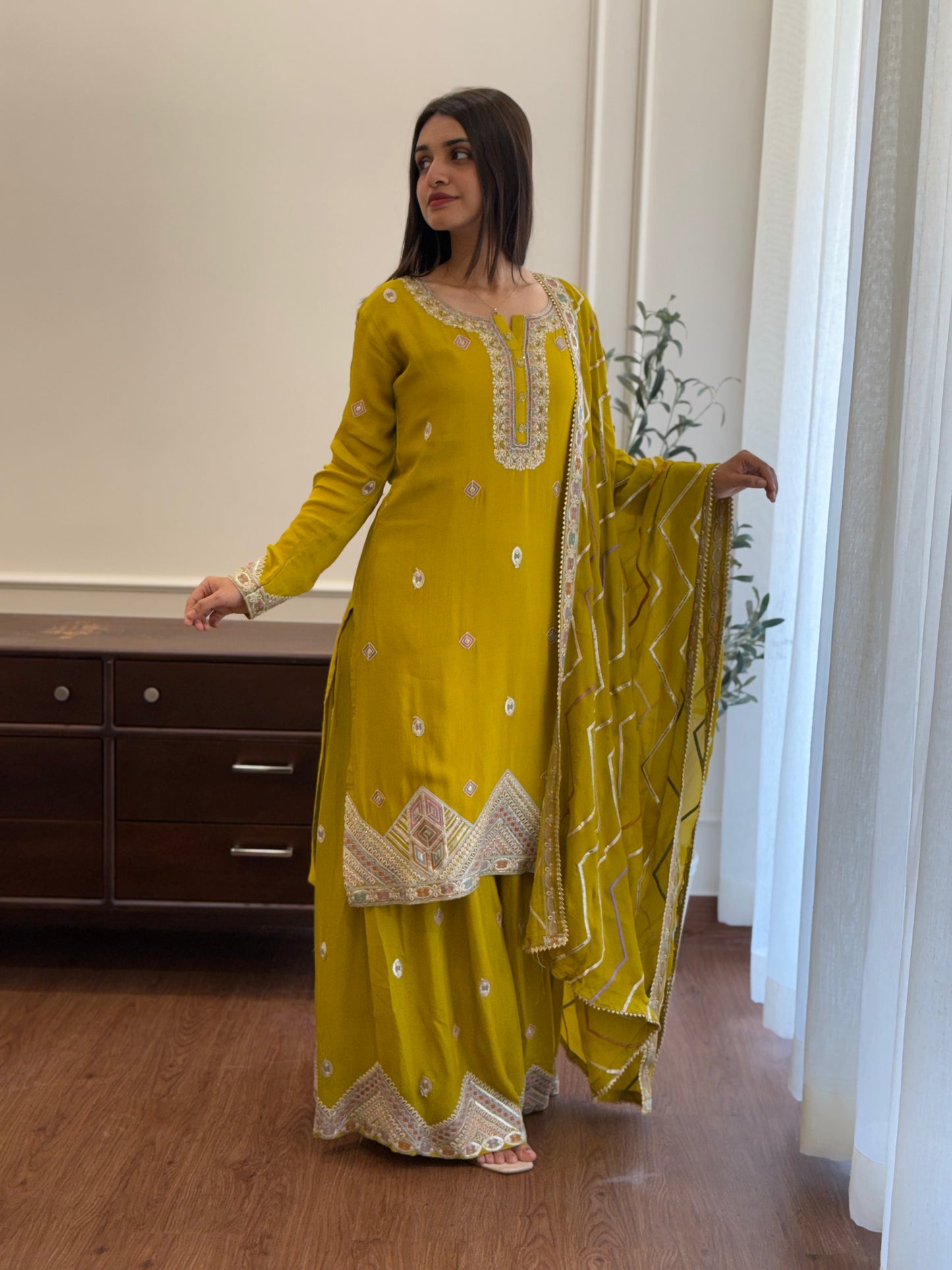 ZU25X009-YELLOW SHARARA