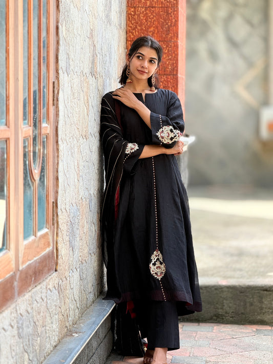 ZU25X419-FESTIVE BLACK AND RED