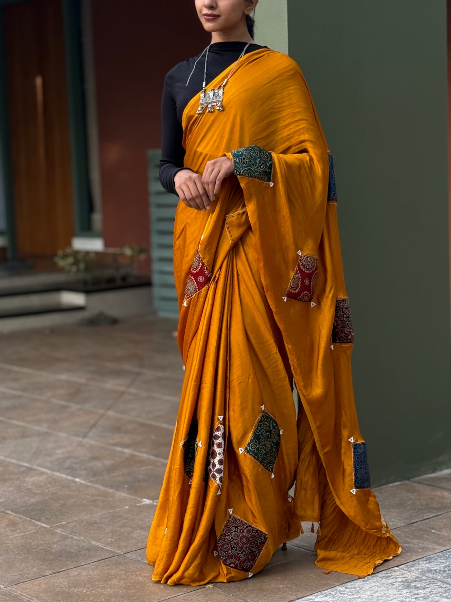 ZR004SAREE-AJRAK MODAL